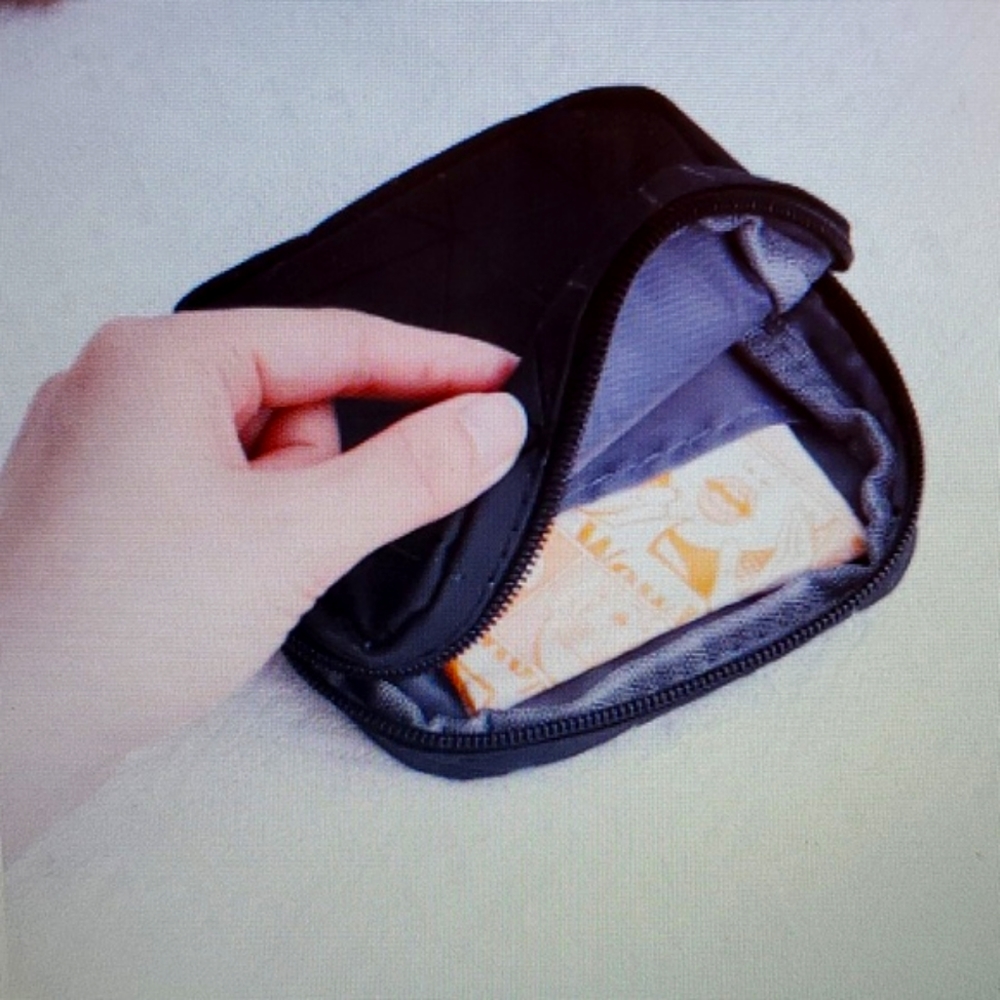 🆕️: WATERPROOF TRAVELING CASE/ ORGANIZING CASE - Picture 6 of 8